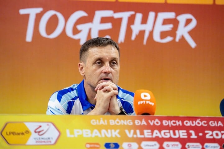 Huấn luyện viên Steinbruckner